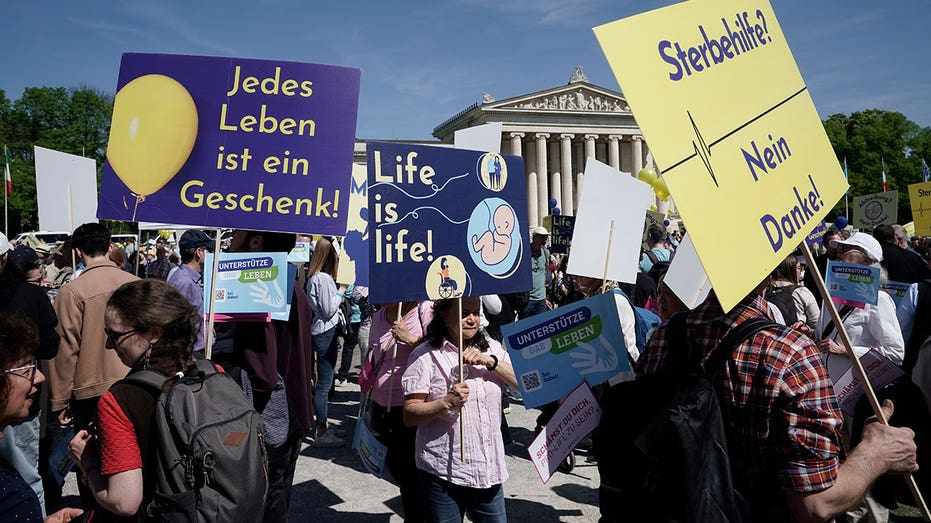Abortion in Germany should be decriminalized during pregnancy’s first 12 weeks, commission says